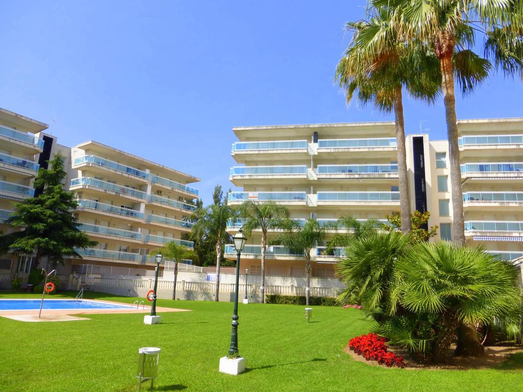 Rentalmar Ventura Village Салоу Екстериор снимка